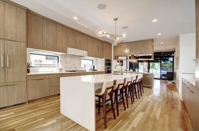 Building Photo - Luxury Living in the heart of Platte Park, 5bds, 4bas - Custom Finishes around every corner