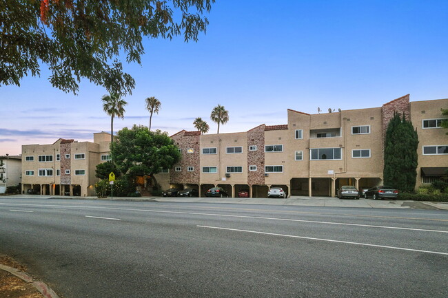 Building Photo - 11670 W Sunset Blvd