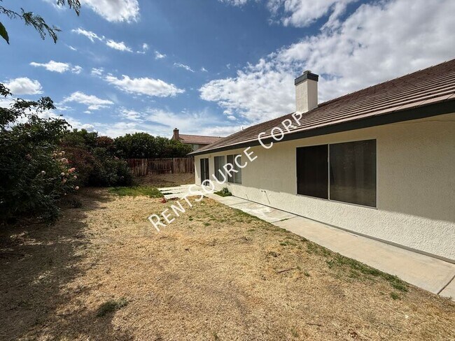 Building Photo - 2832 W Pillsbury St