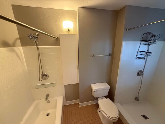 Building Photo - 1828 S Magnolia Dr