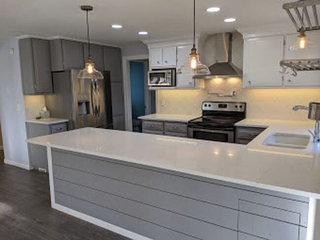 Building Photo - Updated 3-Bedroom, 2.5-Bath Home ~ Solid S...