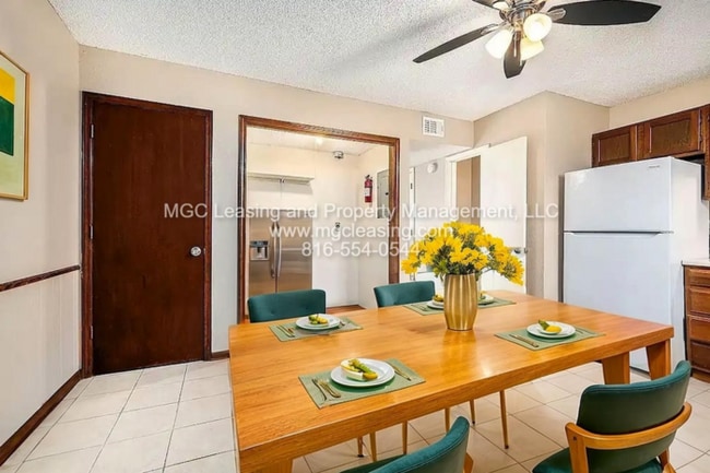 Building Photo - Large Master Bedroom - just in time for Fa...