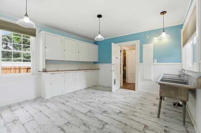 Building Photo - 482 South St