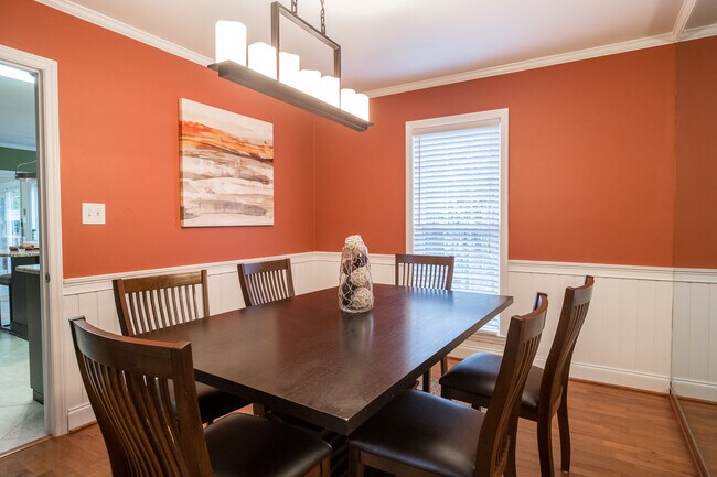 Dining Area - 2216 Katherine Kiker Rd