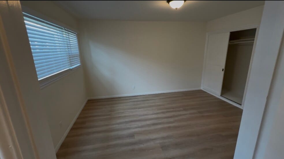 Building Photo - 1312 N Kenwood St