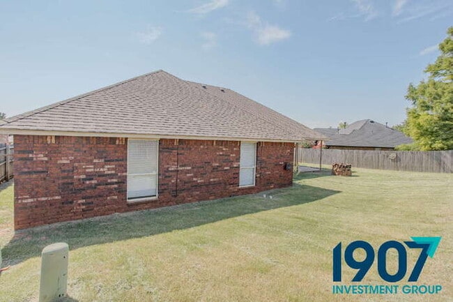Building Photo - Elegant and Spacious 3-Bedroom Home in Edm...