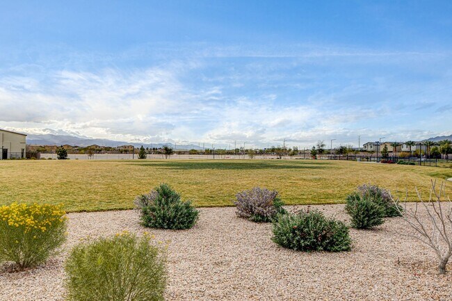 Building Photo - Gated community Located within the Valley Vista Master Plan. 4 Bed 3 Bath features and Open and i...