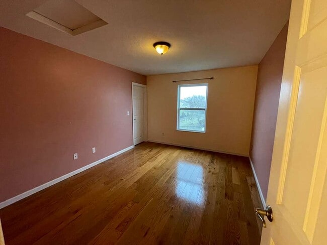 Building Photo - 6170 Ravenhill Rd