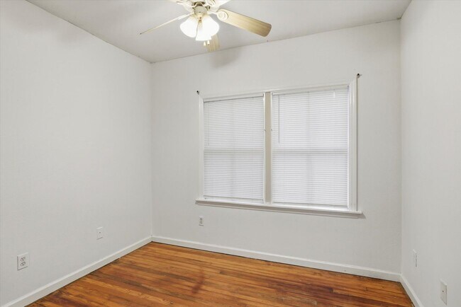 Building Photo - 519 W 6th Ave