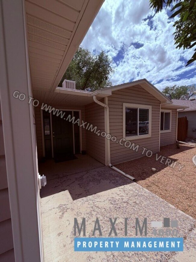 Building Photo - 255 Sargent Cir