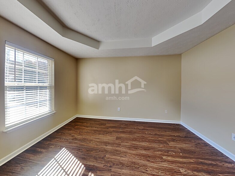 Building Photo - 322 Hillcrest Ln