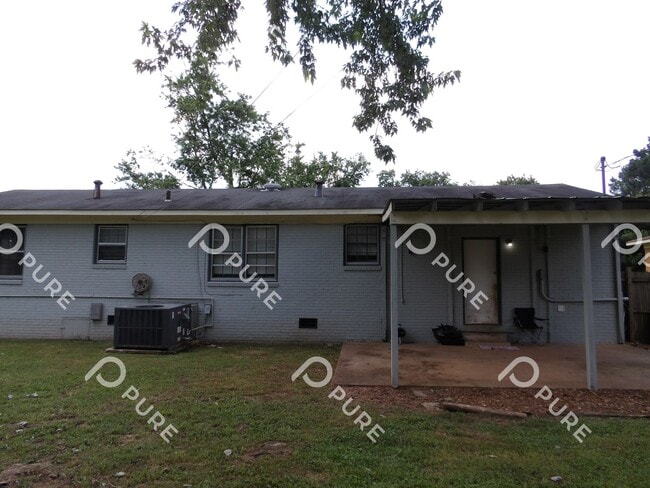 Building Photo - 2108 Linde St NW