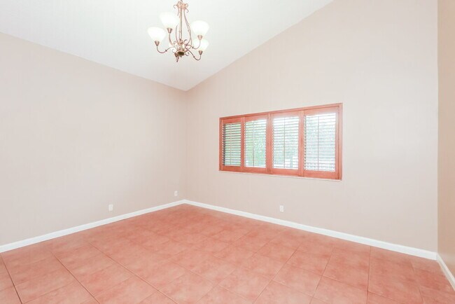 Building Photo - 575 NW 38th Ave