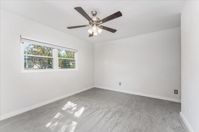 Building Photo - 3 Bed / 2 Bath in Levy Park