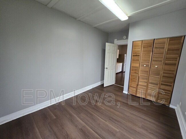 Building Photo - 949 13th St