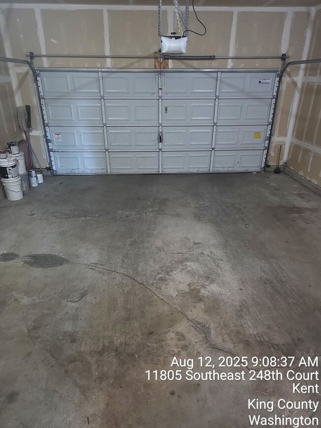 Building Photo - East Hill Kent 4 bedroom 2.5 bathroom with...