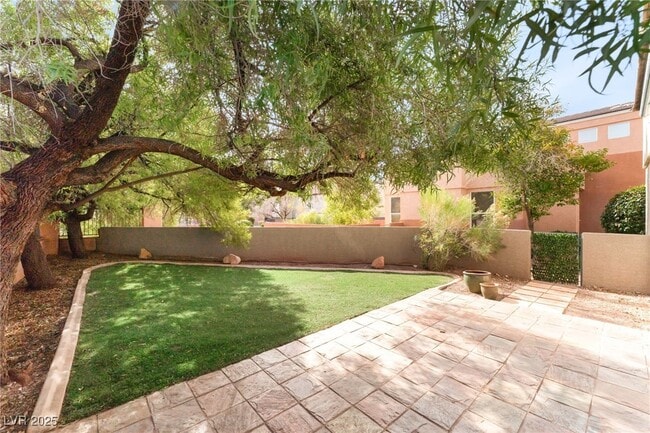 Building Photo - 704 Chase Tree St