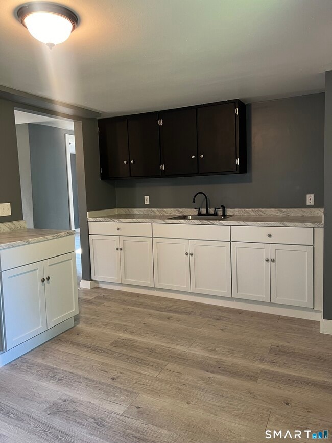 Building Photo - 90 Aetna St