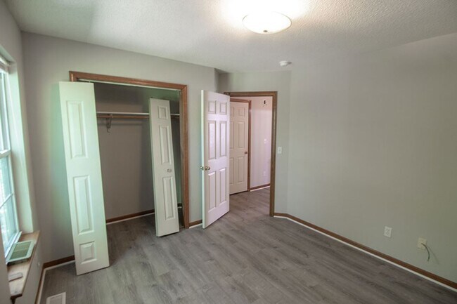 Building Photo - 1316 Valley Creek Ln