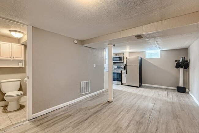 Building Photo - 44 Julian St