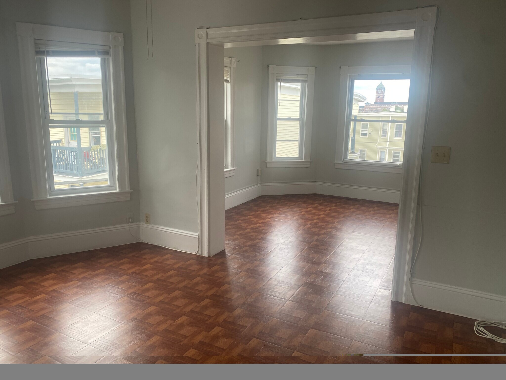 Building Photo - 207 Farnham St