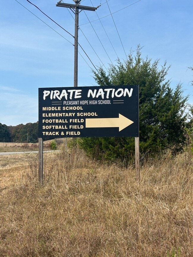 Building Photo - 585 Panich St