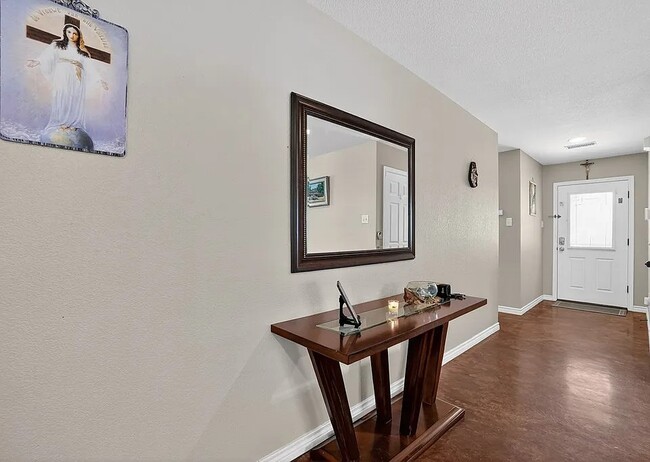 Building Photo - Comfy 4-Bed Midland Home with all appliances, backyard, attached garage, 6 min to grocery store