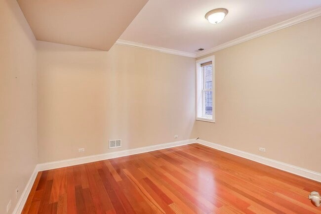 Building Photo - 4331 N Sacramento Ave