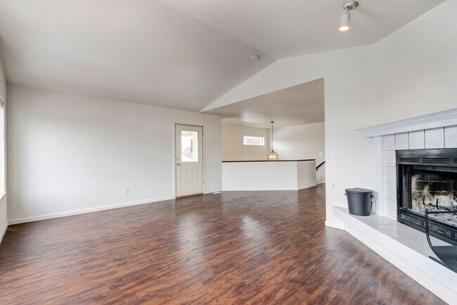 Building Photo - East Anchorage Home Near Trails & Parks; W/D in unit, Garage, Fenced Yard; Quick Access to JBER