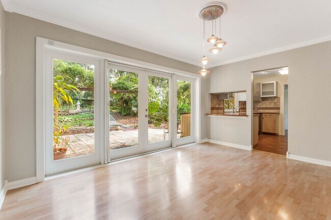 Building Photo - Updated 2/2/1 with huge yard next in the Delaney Park/Lake Weldona