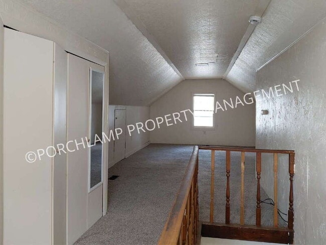 Building Photo - 1524 Edward Ave SE