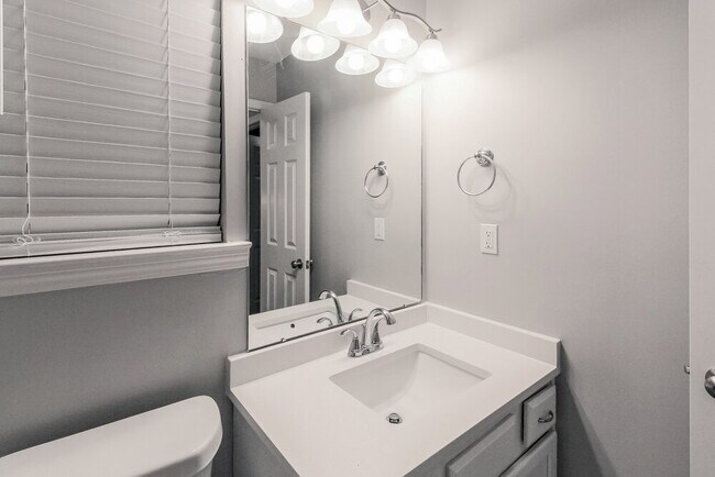 Building Photo - 7138 Queens Crown Ct