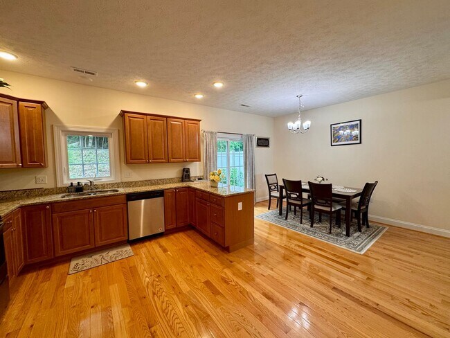 Building Photo - Townhouse for Rent in Spring Oaks!
