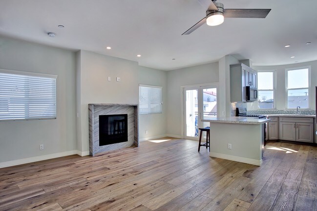 Building Photo - 309 34th St