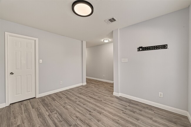 Building Photo - 12819 Wisteria Park Dr