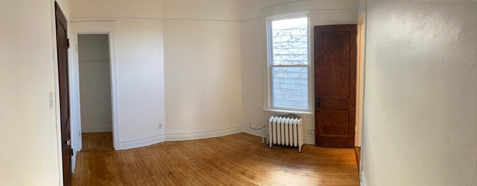 Bedroom - 3018 W Schubert Ave