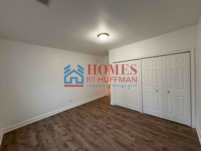 Building Photo - Two-Bedroom House | Updated | Move-in Ready