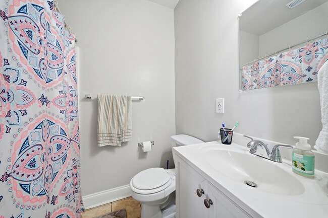 Building Photo - 146 W Seaview Ave