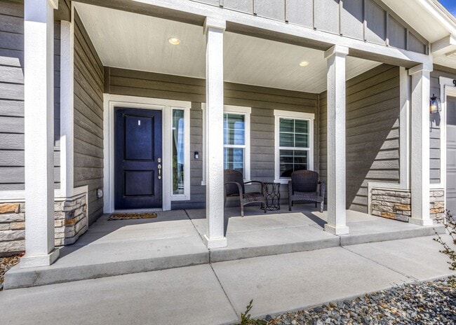 Building Photo - Luxury Ranch-Style Home for Rent | Wolf Ranch | D20 Schools | Pikes Peak Views