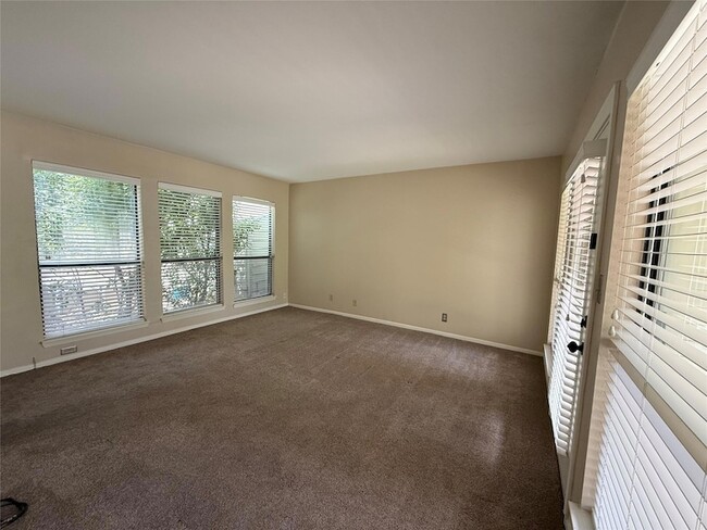 Building Photo - 17 Casa Verde St