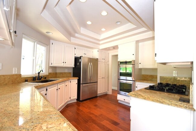 Building Photo - 6490 La Senda Ct