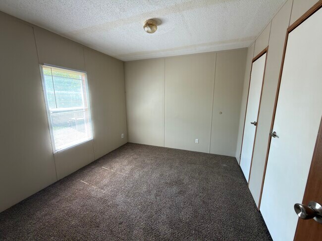 Building Photo - 25353 Nuway Ave