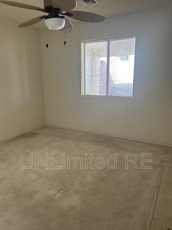 Building Photo - 2290 Interlake Dr