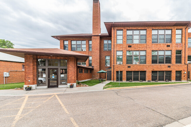 Primary Photo - School House Apartments