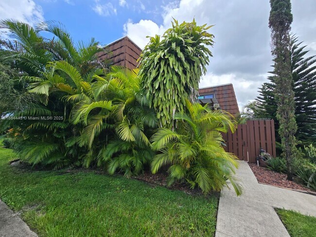 Building Photo - 1150 SW 118th Terrace