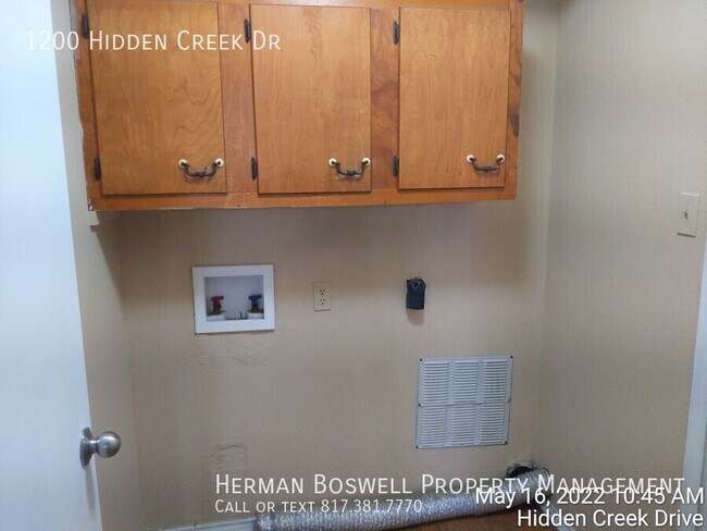 Building Photo - 1200 Hidden Creek Dr
