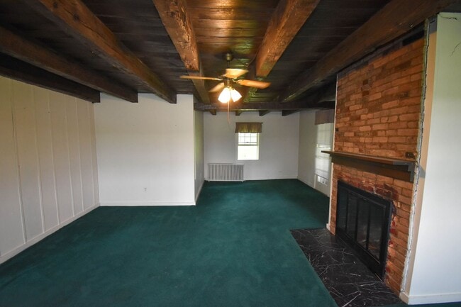 Building Photo - Large Home on Jacksonville Rd with Laundry!