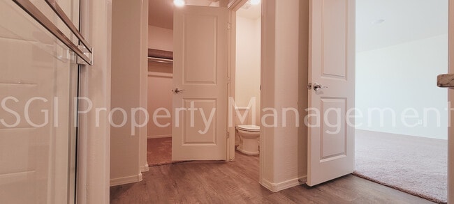 Building Photo - 1543 E Inouye Dr