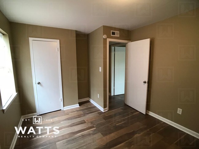 Building Photo - Camilla Court Apartments