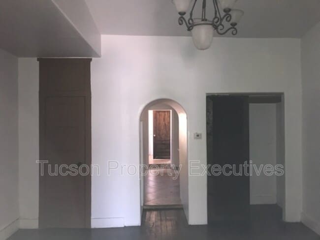 Building Photo - 841 S 8th Ave